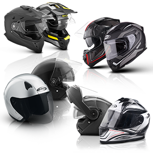 Différents casques de moto : casques intégraux, modulables et enduro dans des designs et des couleurs sportives.